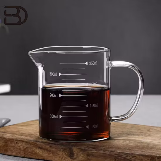 Venda quente copo de medição de vidro com alto teor de borosilicato