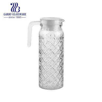 Jarra de vidro para beber água gelada com design clássico de fábrica de 1L com tampa de plástico Cores personalizadas para uso em escritório doméstico com alça
